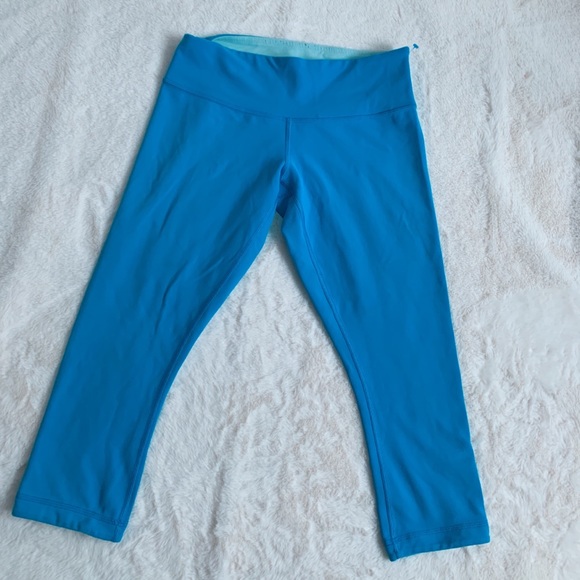 Lululemon size 6 Capri Leggings light blue - Picture 1 of 4
